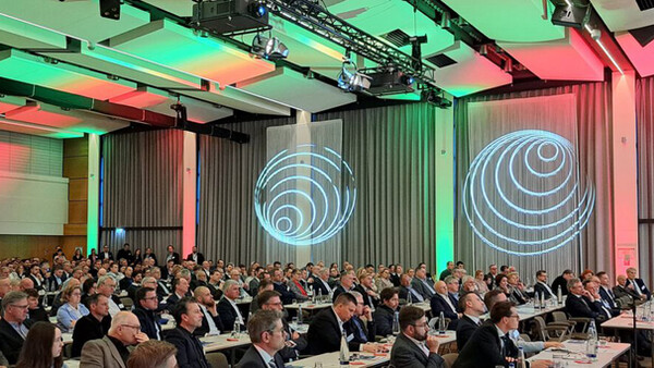 05_publikum-21.-deutsche-asphalttage_klein-1024x501.jpg