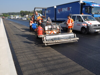 Talbrücke Holledau Einbau Asphaltbewehrung