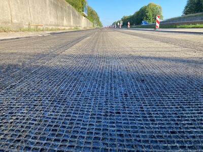 Asphaltbewehrung eingebaut