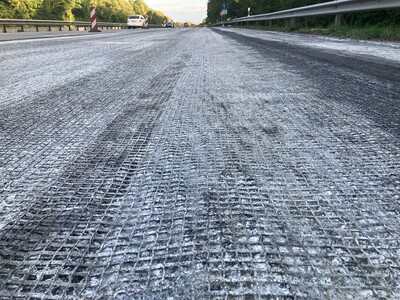 Mit Kalkhydratsuspension behandelte Bewehrung