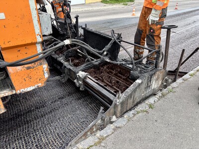 Der DSK- / DDK-Einbauzug konnte wie gewohnt über die Asphaltbewehrung fahren.